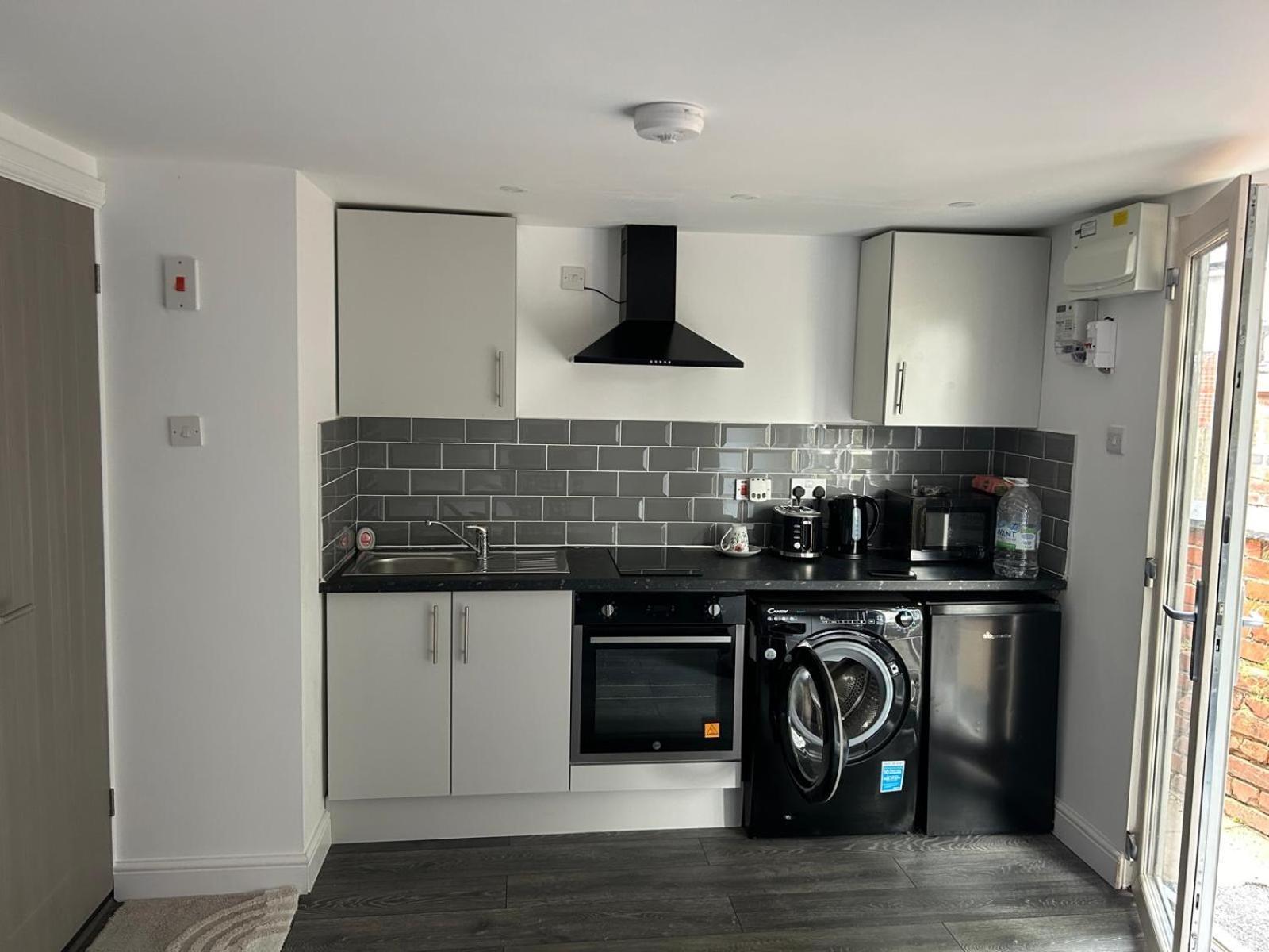 Charlohub 01 Apartment Ковънтри Екстериор снимка
